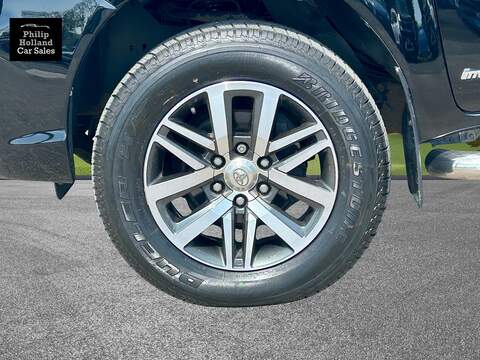 Toyota Hilux D-4D Invincible X - U9932