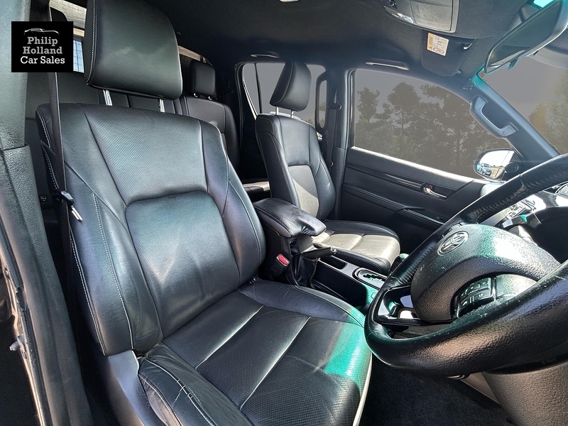 Toyota Hilux D-4D Invincible X - U9932