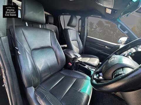 Toyota Hilux D-4D Invincible X - U9932