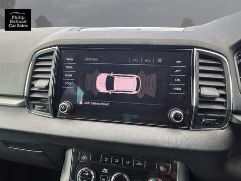 Skoda Karoq TSI SE Technology - U9951