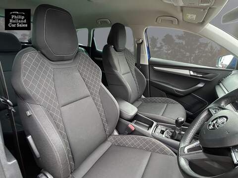 Skoda Karoq TSI SE Technology - U9951
