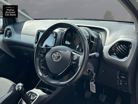 Toyota AYGO VVT-i x-play - U9955