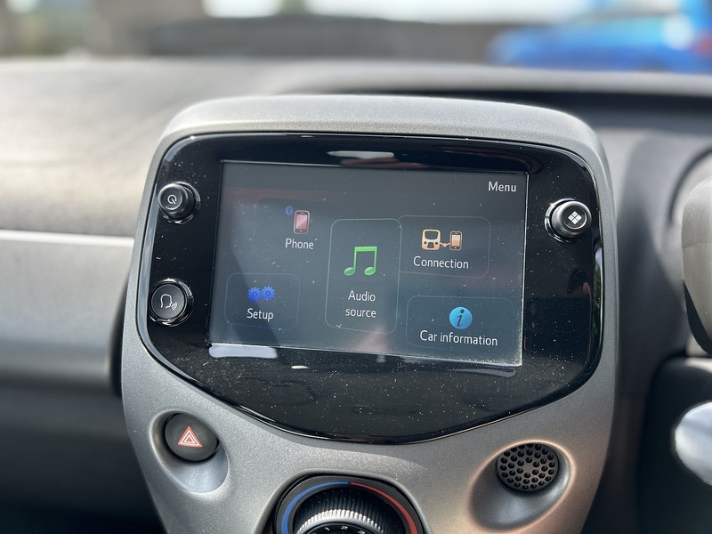 Toyota AYGO VVT-i x-play - U9955