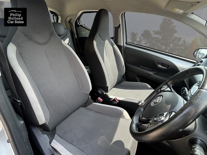 Toyota AYGO VVT-i x-play - U9955