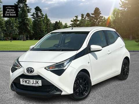 Toyota AYGO 1.0 VVT-i x-play Hatchback 5dr Petrol Manual Euro 6 (s/s) (71 ps)