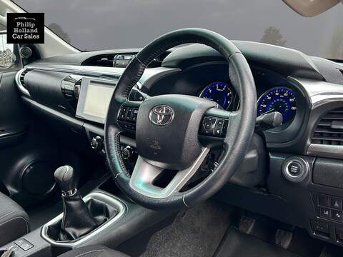 Toyota Hilux D-4D Invincible - U9962