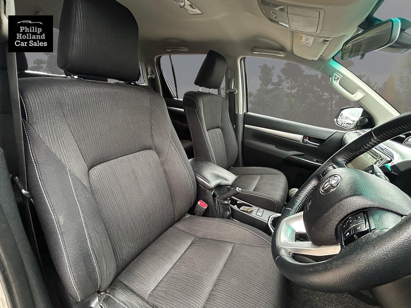 Toyota Hilux D-4D Invincible - U9962
