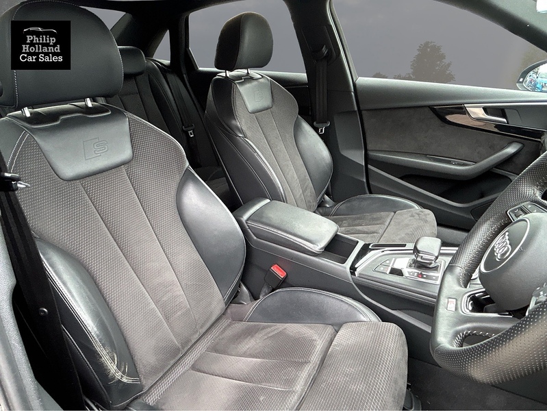 Audi A4 TDI Black Edition - U9985