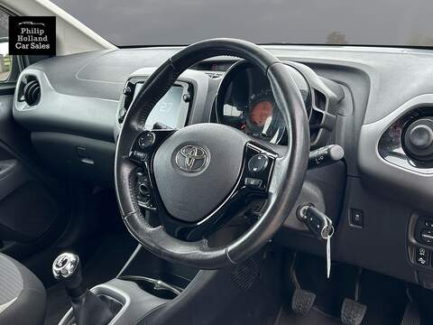 Toyota AYGO VVT-i x-play - U9987