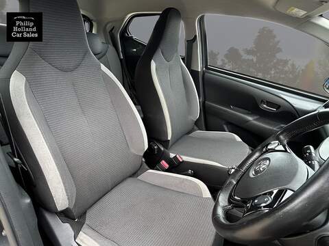 Toyota AYGO VVT-i x-play - U9987