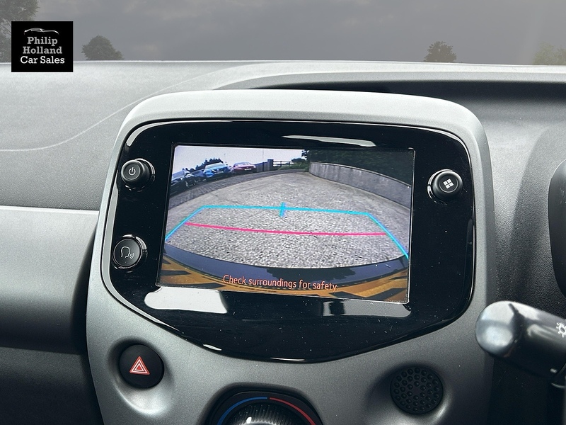Toyota AYGO VVT-i x-play - U9987