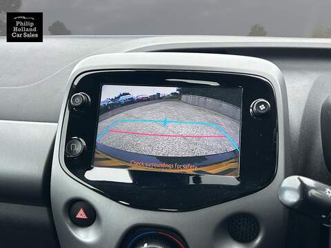 Toyota AYGO VVT-i x-play - U9987