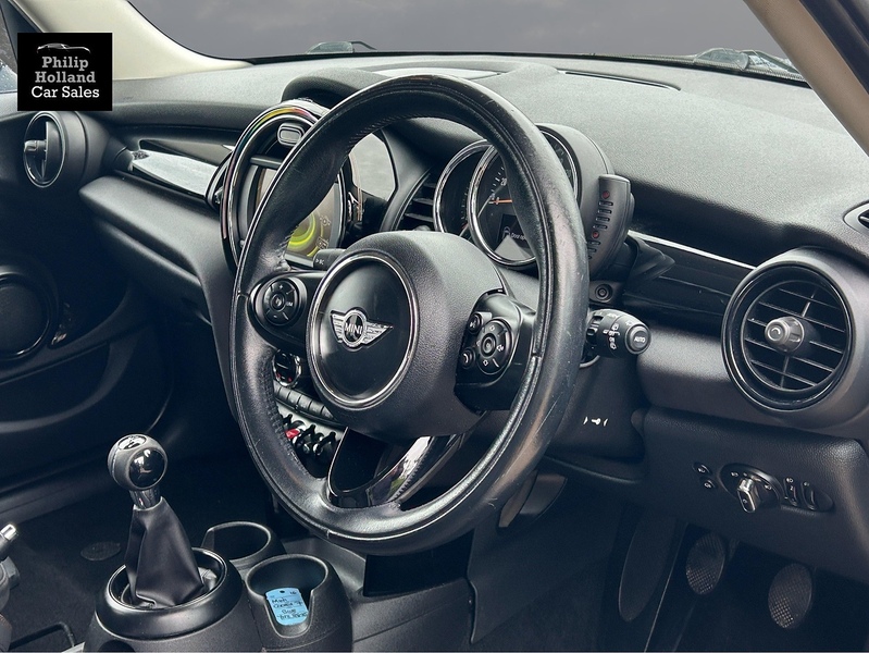MINI Hatch Cooper Seven - U9988