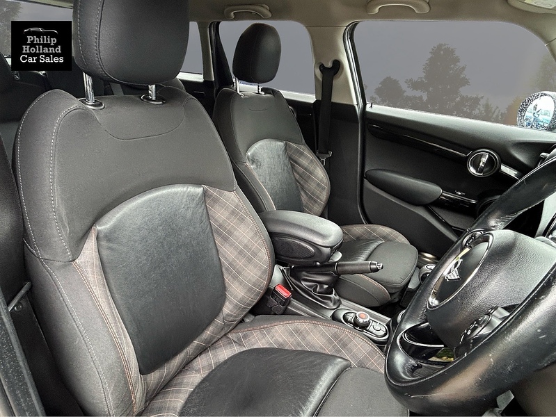 MINI Hatch Cooper Seven - U9988