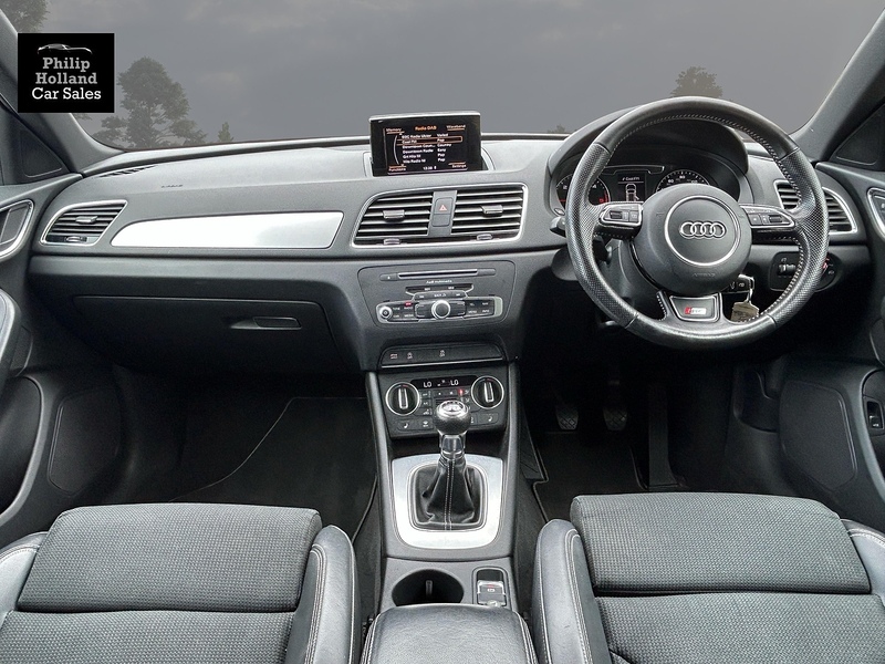 Audi Q3 S line - U9995