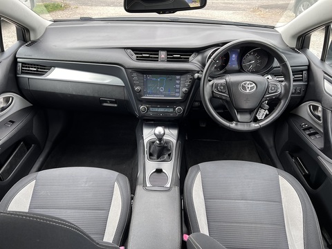 2.0 D-4D Business Edition 2.0 5dr Estate Manual Diesel