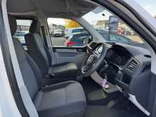 Volkswagen Transporter T30 2.0 TDi Startline Kombi 5-Seat Combi/Window Van Euro 5 Diesel Manual