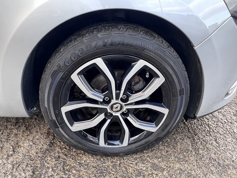 1.5dCi [90] Play 1.5 5dr Hatchback Manual Diesel