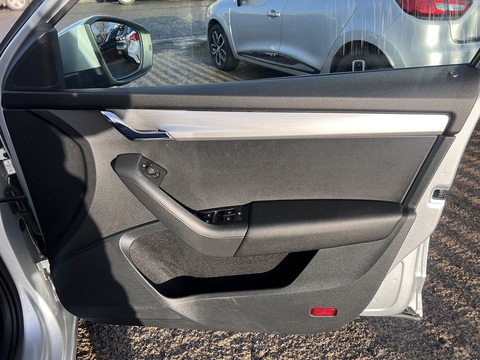 1.6 TDI SCR SE Technology (Euro 6) 1.6 5dr Estate Manual Diesel