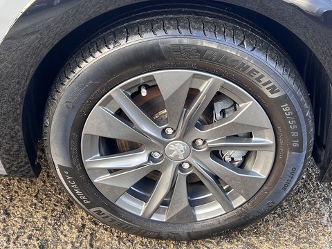 50kWh Active Premium Auto (7kW Charger) 0.0 5dr Hatchback Automatic Electric