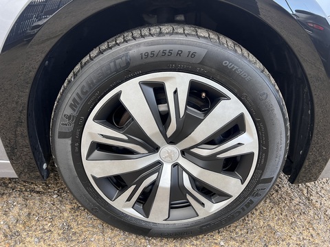 50kWh Active Auto (7kW Charger) 0.0 5dr Hatchback Automatic Electric