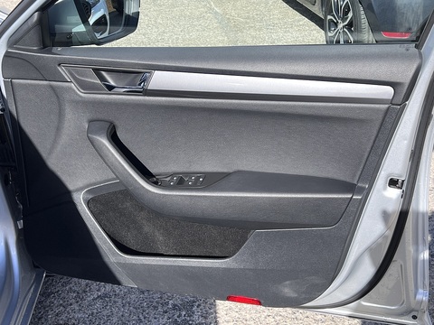 1.6 TDI [115] S (Euro 6) 1.6 5dr Hatchback Manual Diesel