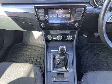 1.6 TDI [115] S (Euro 6) 1.6 5dr Hatchback Manual Diesel