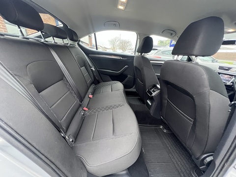 2.0 TDI [150] S (Euro 6) 2.0 5dr Hatchback Manual Diesel