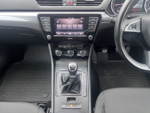 2.0 TDI [150] S (Euro 6) 2.0 5dr Hatchback Manual Diesel