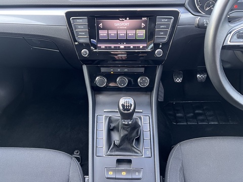 2.0 TDI [150] S (Euro 6) 2.0 5dr Hatchback Manual Diesel