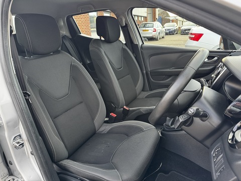 1.5dCi [90] Play 1.5 5dr Hatchback Manual Diesel