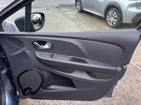 1.5dCi [90] Play 1.5 5dr Hatchback Manual Diesel