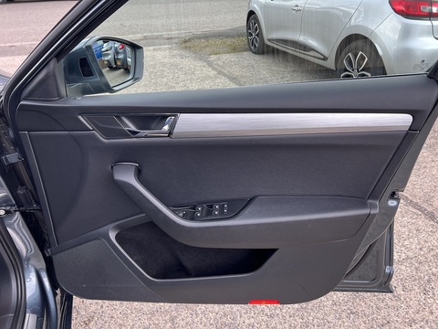 1.6 SE Technology DSG (Euro 6) 1.6 5dr Hatchback Semi Auto Diesel