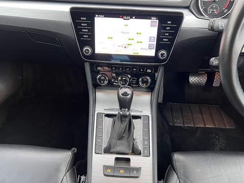 1.6 SE Technology DSG (Euro 6) 1.6 5dr Hatchback Semi Auto Diesel