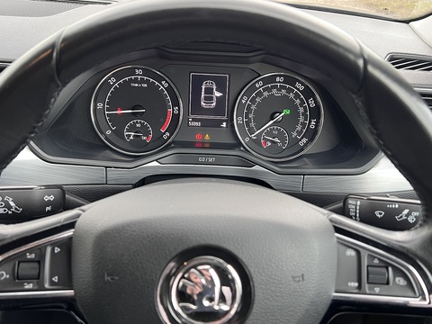 1.6 SE Technology DSG (Euro 6) 1.6 5dr Hatchback Semi Auto Diesel