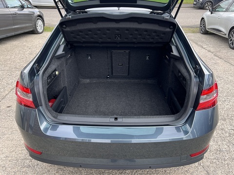 1.6 SE Technology DSG (Euro 6) 1.6 5dr Hatchback Semi Auto Diesel