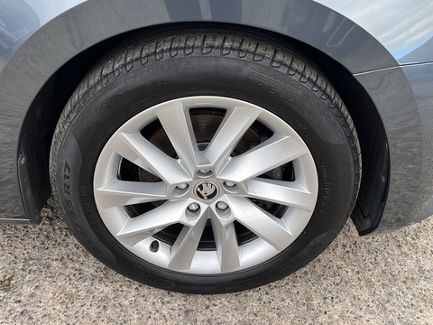 1.6 SE Technology DSG (Euro 6) 1.6 5dr Hatchback Semi Auto Diesel