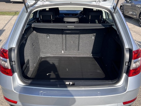 1.6 TDI SCR SE Technology (Euro 6) 1.6 5dr Estate Manual Diesel