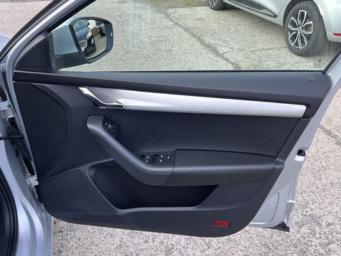 1.6 TDI SCR SE Technology (Euro 6) 1.6 5dr Estate Manual Diesel