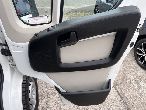 2.0 BlueHDI 35 L3 Box Body with Tail Lift 2.0 2dr Chassis Cab Manual Diesel