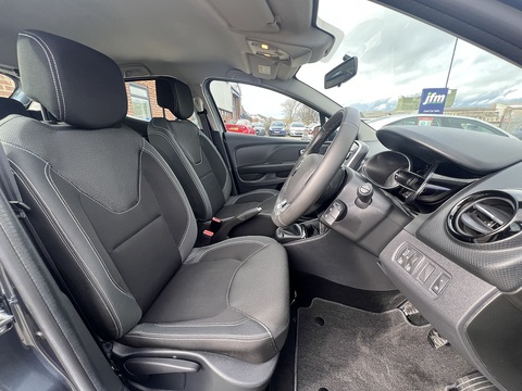 1.5dCi [90] Play 1.5 Hatchback Manual Diesel