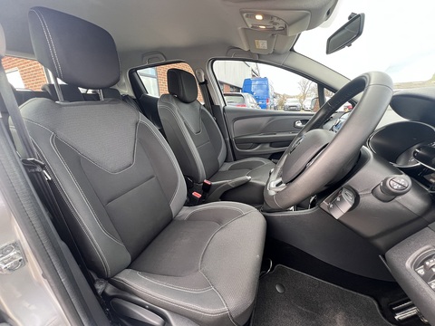 1.5dCi [90] Play 1.5 5dr Hatchback Manual Diesel