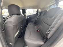 Renault Clio 1.5 dCi [90] Play 5-Door Hatchback Euro 6 Diesel Manual