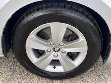 Skoda Superb 2.0 TDI S  Estate Car Diesel Manual Euro 6 (s/s) (150 ps)