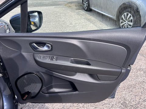 1.5 dCi [90] Play 1.5 5dr Hatchback Manual Diesel