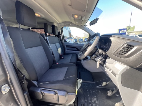 1.5 D [120] Medium L2H1 9-Seat 1.5 6dr MPV Manual Diesel