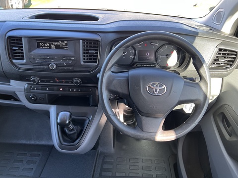 1.5 D [120] Medium L2H1 9-Seat 1.5 6dr MPV Manual Diesel