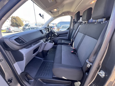 1.5 D [120] Medium L2H1 9-Seat 1.5 6dr MPV Manual Diesel