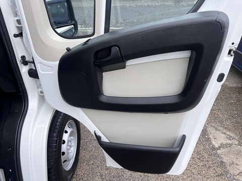 2.0 BlueHDi 35 Heavy L3 Dropside [Tail Lift] 7-seat Crewcab Euro 6 Diesel Manual 2.0 4dr Chassis Cab Manual Diesel