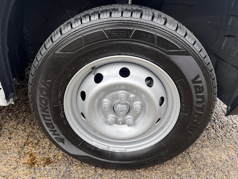 2.0 BlueHDi 35 Heavy L3 Dropside [Tail Lift] 7-seat Crewcab Euro 6 Diesel Manual 2.0 4dr Chassis Cab Manual Diesel